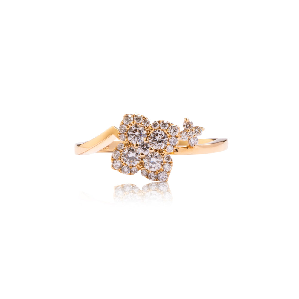 Four leaf clover diamond ring in 18k gold