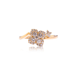 
                  
                    Load image into Gallery viewer, Four leaf clover diamond ring in 18k gold
                  
                