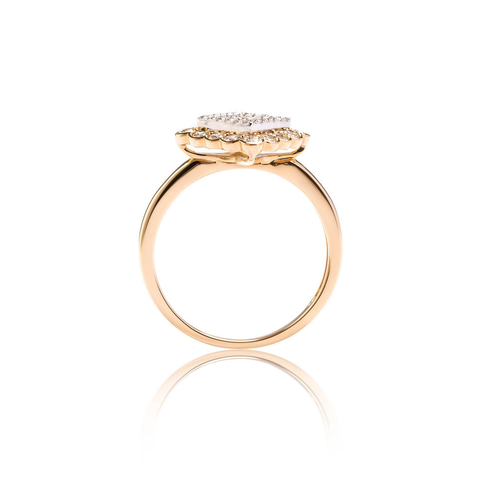 
                  
                    Load image into Gallery viewer, Lorelei princess diamond ring in 18k gold
                  
                