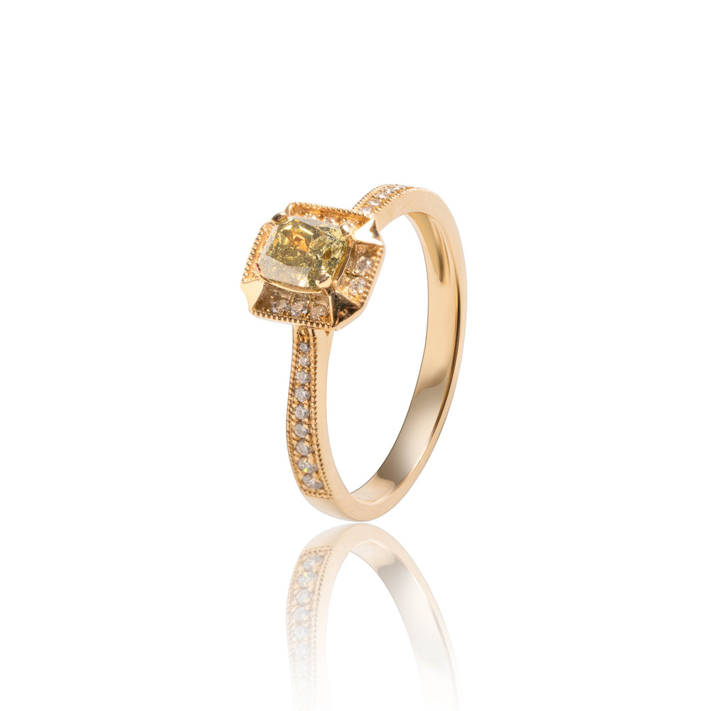 
                  
                    Load image into Gallery viewer, Vintage diamond ring in 18k gold
                  
                