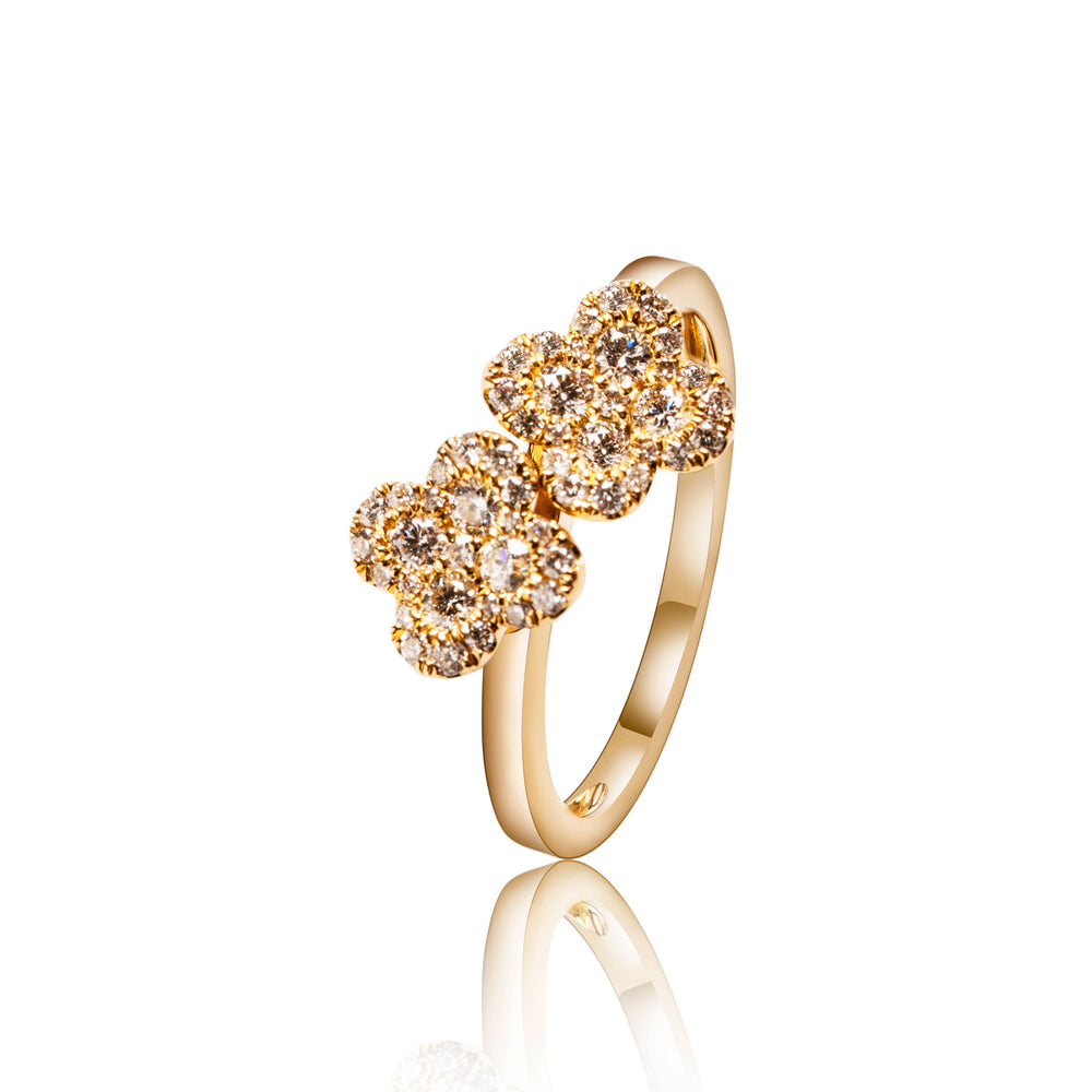 
                  
                    Load image into Gallery viewer, Four leaf clover floral diamond ring in 18k gold
                  
                